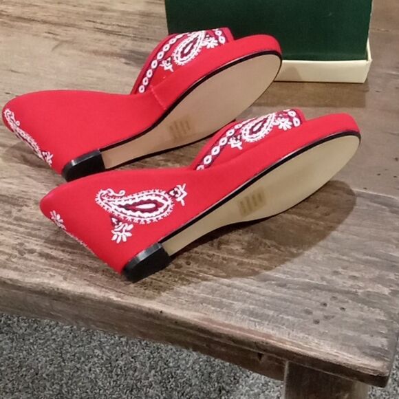 Coldwater Creek bandana print slide/mule. Red white & black size 6.5 NWB - Picture 5 of 5
